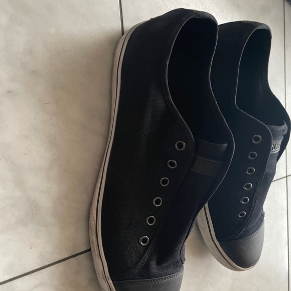 Guess men’s mitt slip ons - Picture 2 of 2